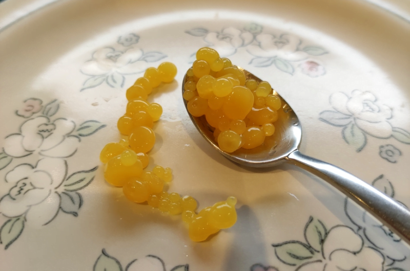 Esferificaciones con agar agar (Caviar falso)